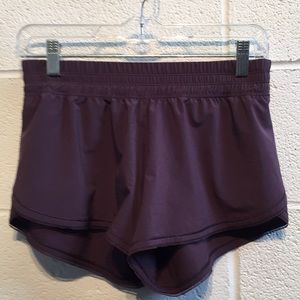 Lululemon purple shorts, sz 6, 57868